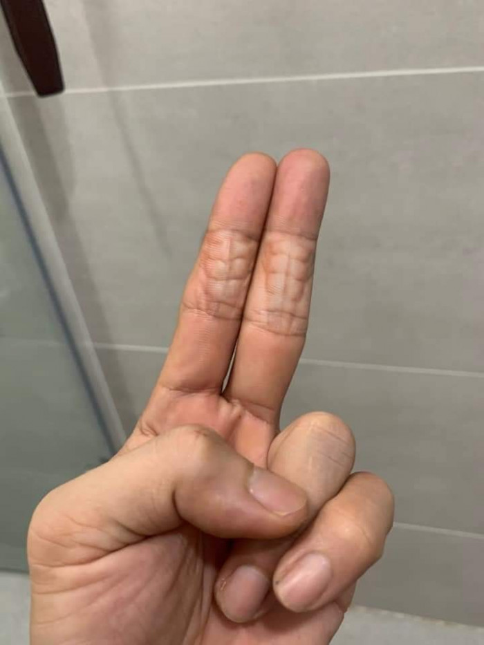 Meme ⚡ 2 ngón tay có cơ bụng sáu múi