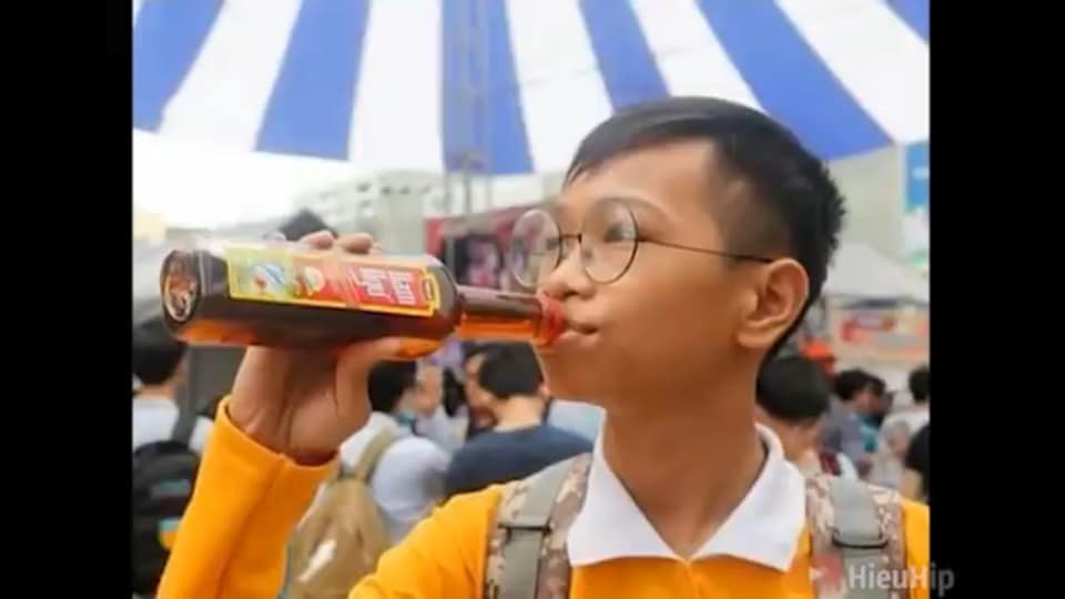Meme ⚡ Cậu bé uống nước mắm Nam Ngư
