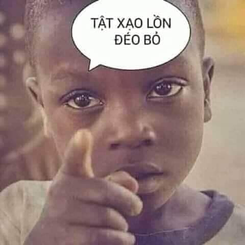 Meme ⚡ Tật xạo lon déo bỏ – chú bé da đen đưa ngón tay chỉ