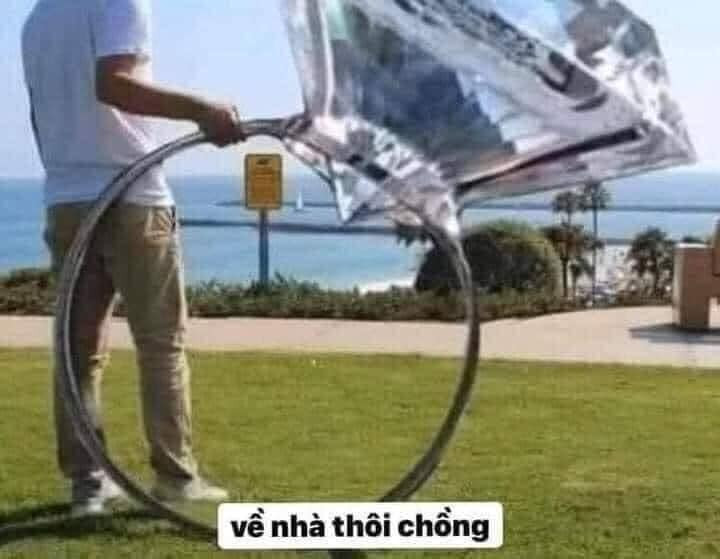 Meme ⚡ Cầm nhẫn kim cương khổng lồ nói về nhà thôi chồng