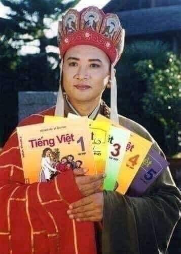 Meme ⚡ Đường Tăng ôm sách tiếng Việt lớp 1 2 3 4 5