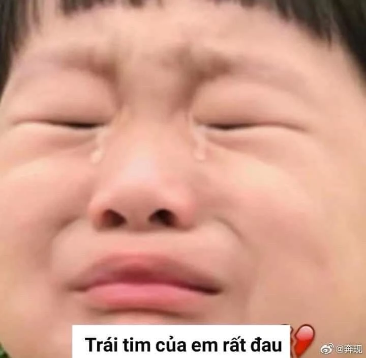 Meme ⚡ Gương mặt đứa bé khóc nói trái tim của em rất đau