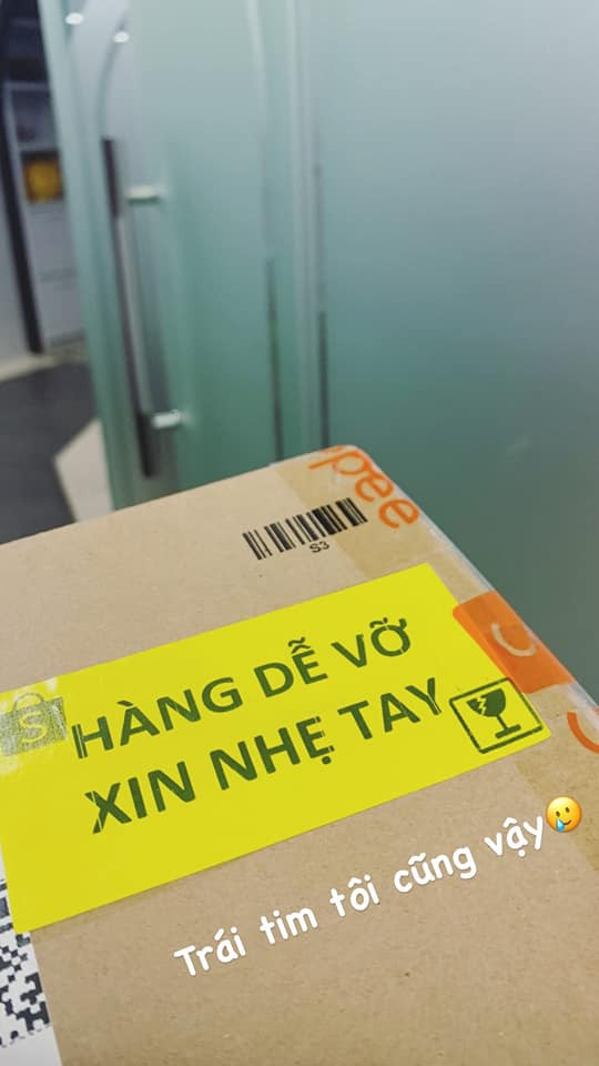 Meme ⚡ Hàng dễ vỡ xin nhẹ tay, trái tim tôi cũng vậy