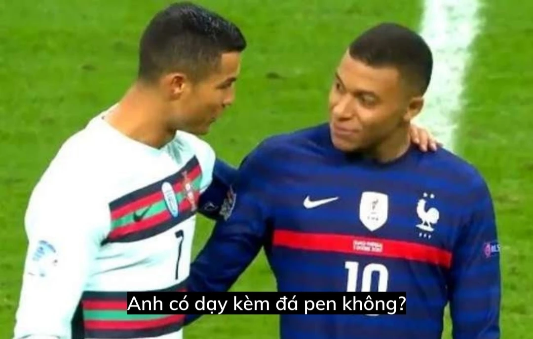 Meme ⚡ Mbappe hỏi Ronaldo “anh có dạy kèm đá pen không?”